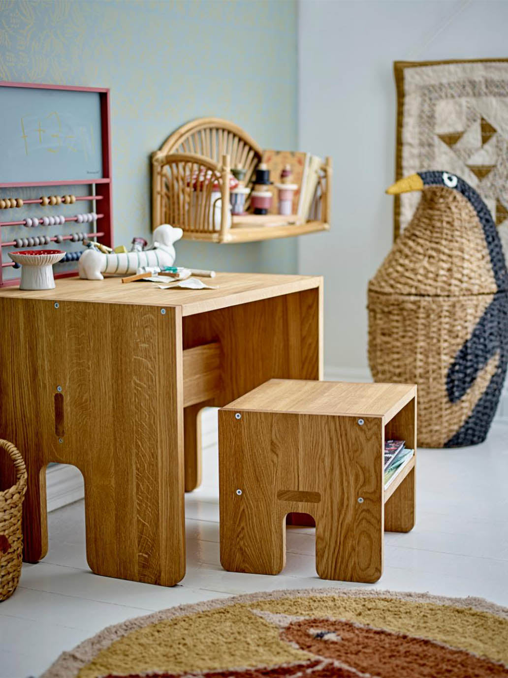 Drewniany stołek z funkcją przechowywania Bas Stool Bloomingville BEBE Concept 