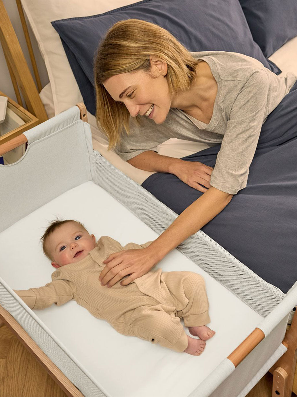 Łóżeczko dostawne na kółkach SnuzPod Studio Snüz BEBE Concept 