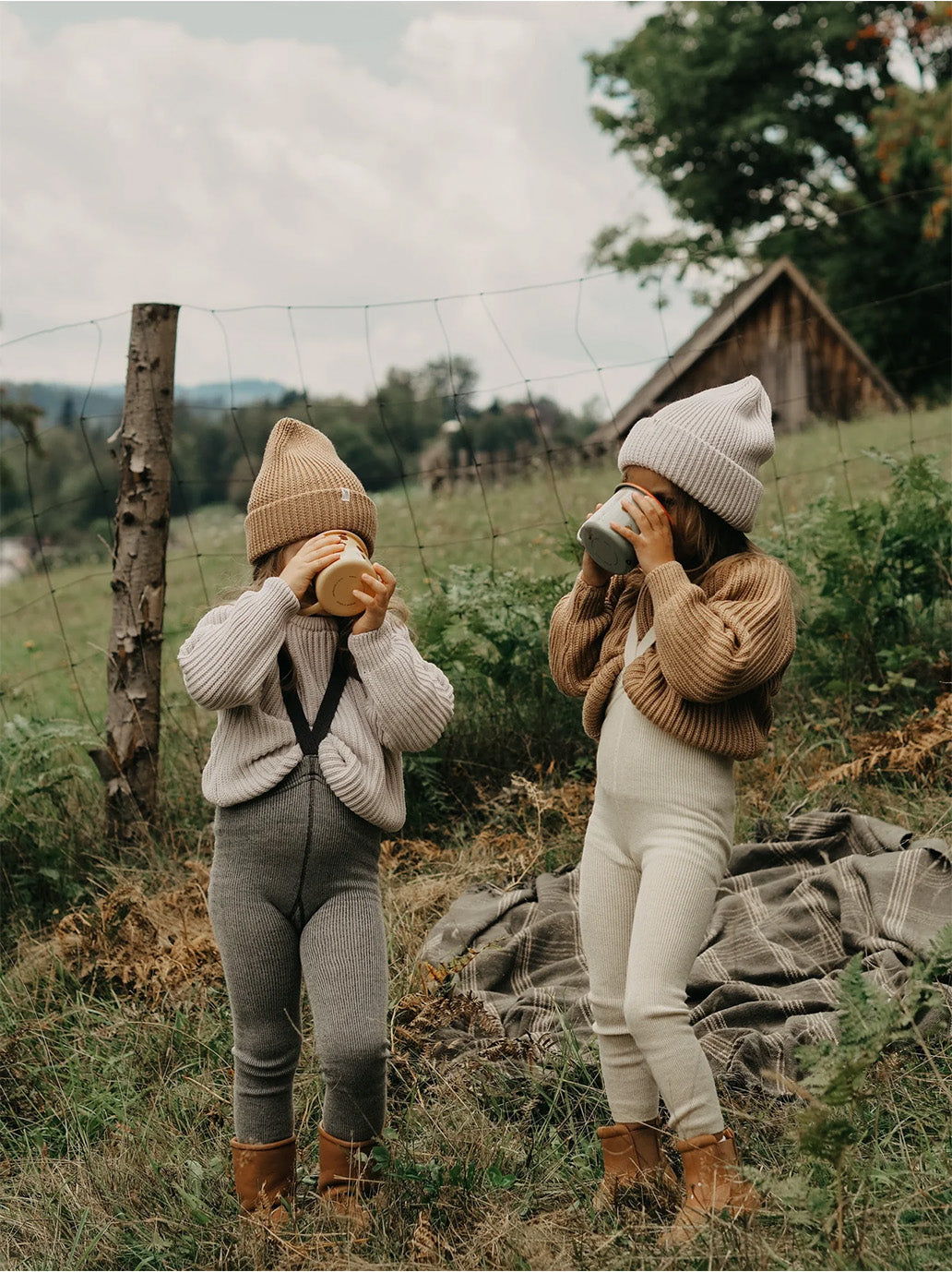 legginsy z wełną merino na szelkach w stylu vintage Silly Silas BEBE Concept 