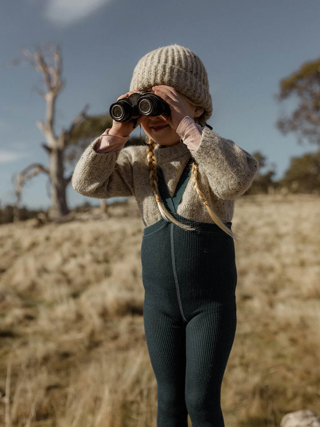 legginsy z wełną merino na szelkach w stylu vintage Silly Silas BEBE Concept 