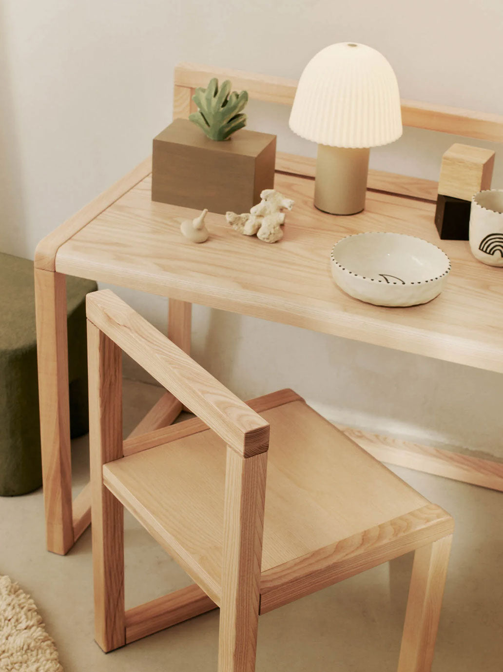 Drewniane biurko Little Architect Ferm Living BEBE Concept 