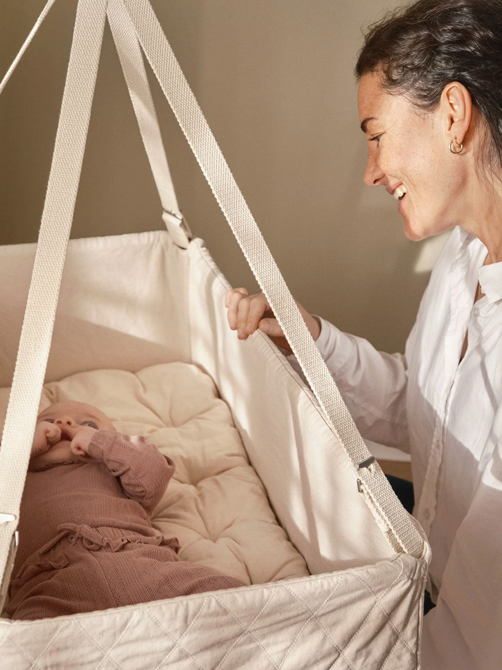 Essential Bundle: kołyska niemowlęca + silnik connect Moonboon BEBE Concept 