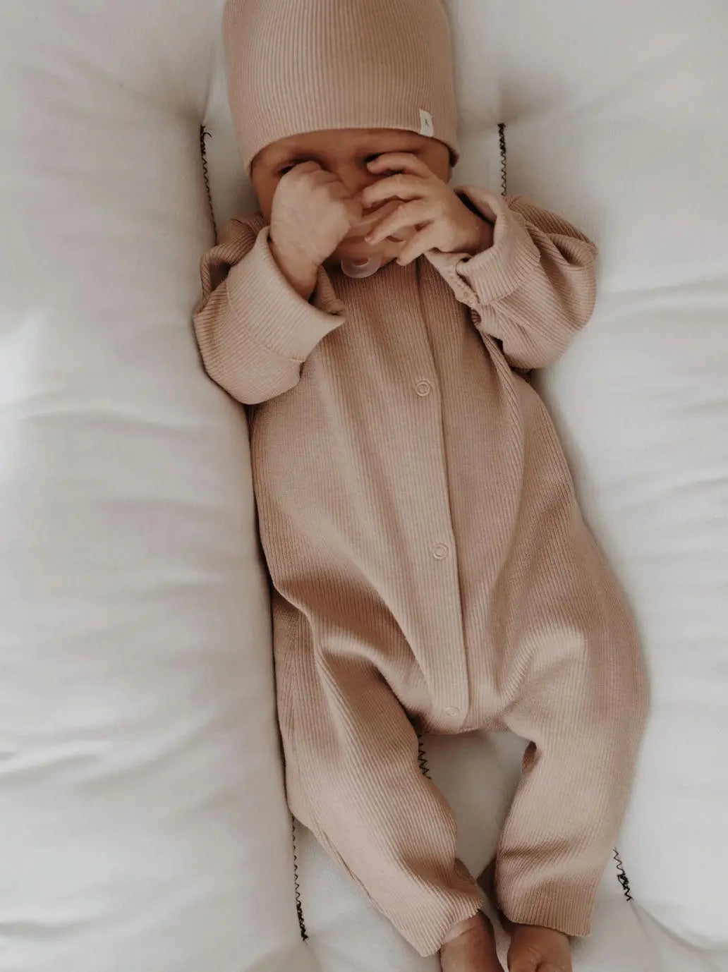 Piżamka niemowlęca Baby Rib Romper A Basic Brand BEBE Concept 