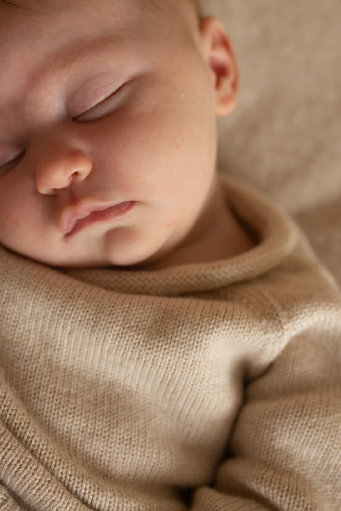 Bezszwowy sweterek z wełny merino Georgette Hvid BEBE Concept 