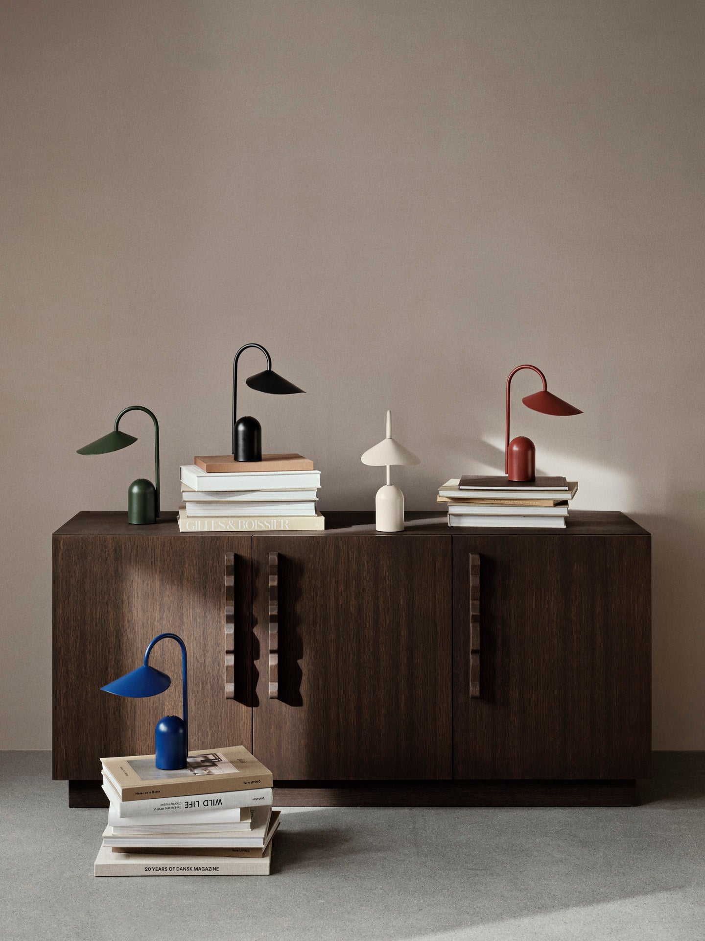 Bezprzewodowa lampka Arum Portable Lamp Ferm Living BEBE Concept 