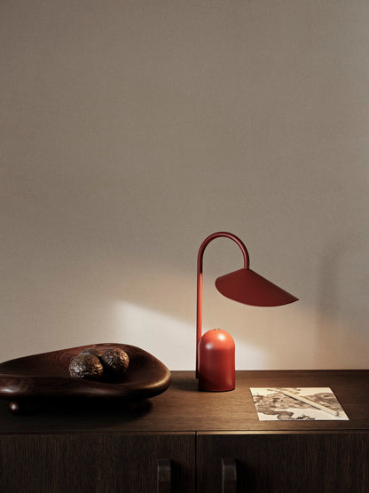 Bezprzewodowa lampka Arum Portable Lamp Ferm Living BEBE Concept 