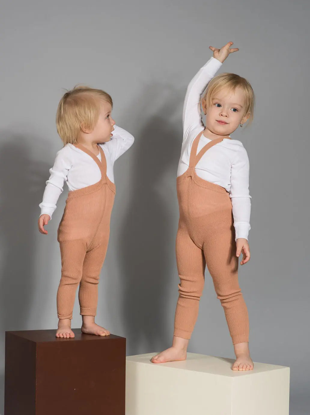 legginsy na szelkach w stylu vintage Silly Silas BEBE Concept 