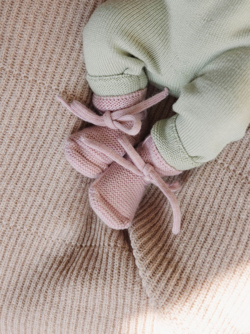 Miękkie buciki z wełny merino Hvid BEBE Concept 