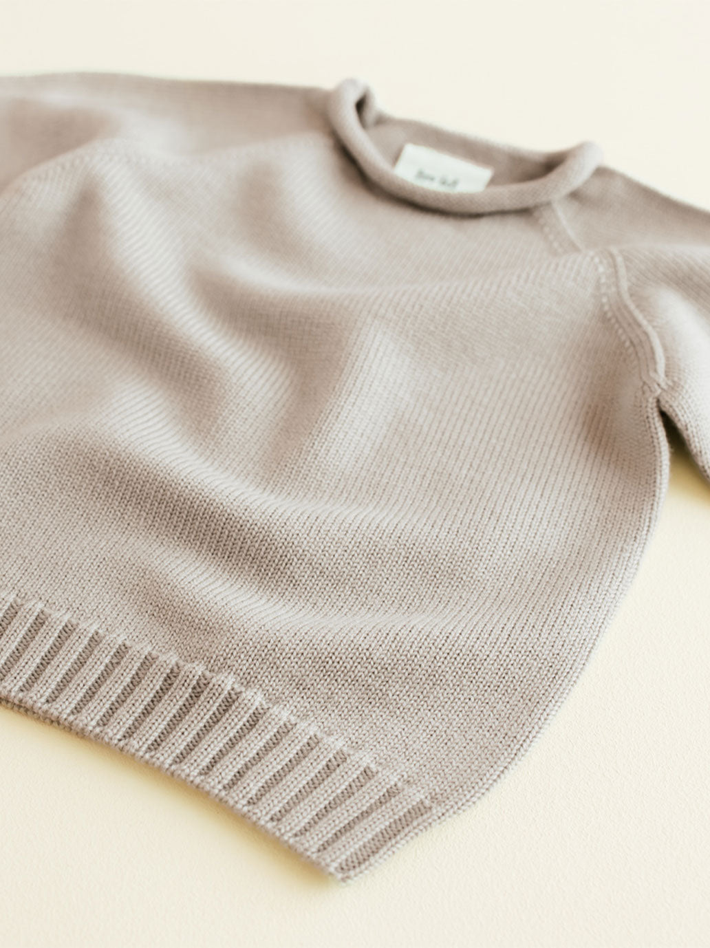 Bezszwowy sweterek z wełny merino Georgette Hvid BEBE Concept 