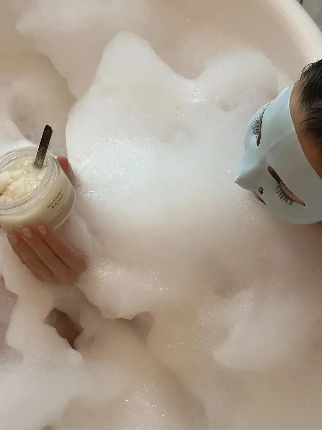 Peeling do ciała Silent Vanilla Body Scrub La Bomba BEBE Concept 