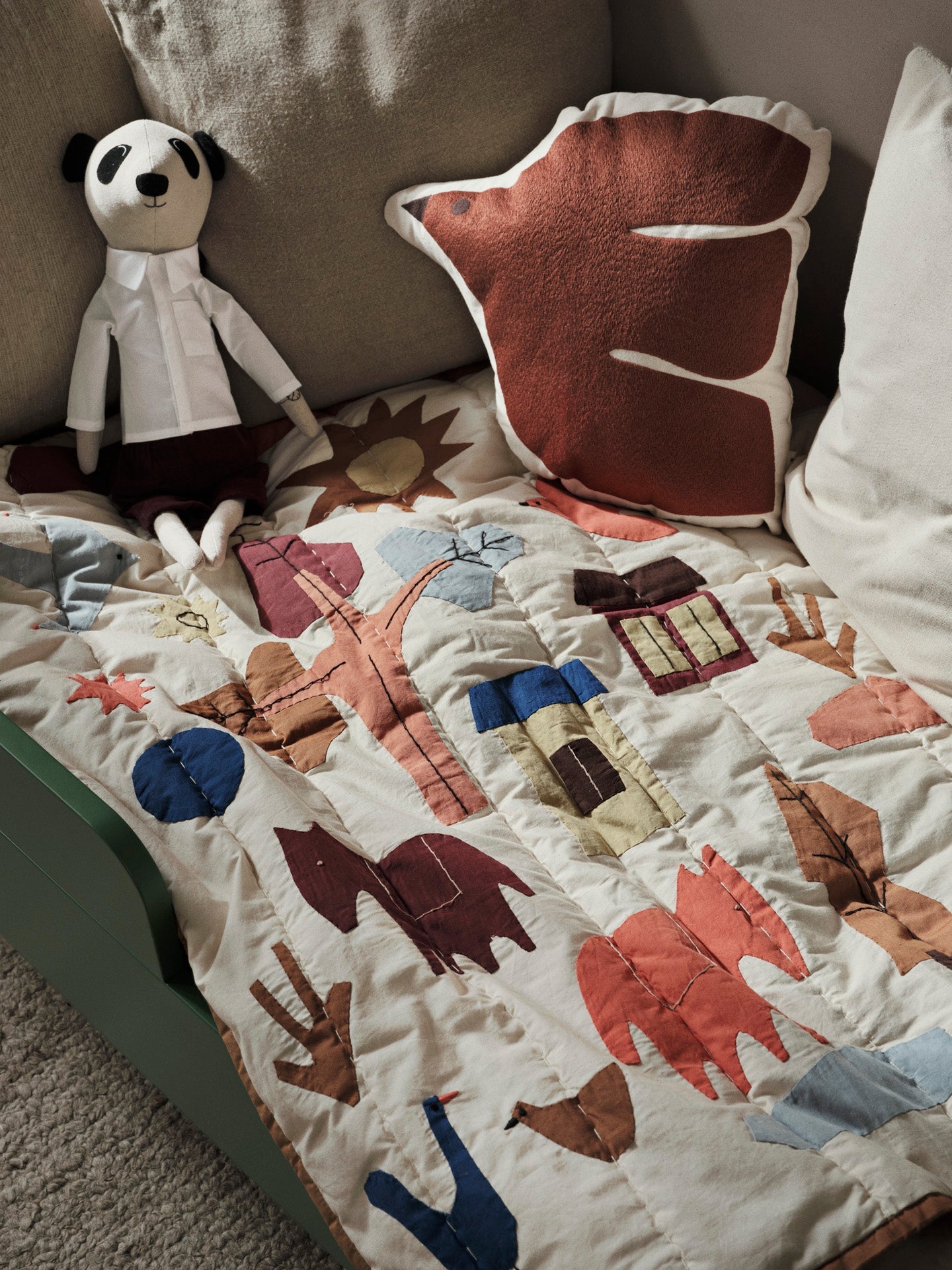 Haftowana narzuta Village Quilted Blanket Ferm Living BEBE Concept 