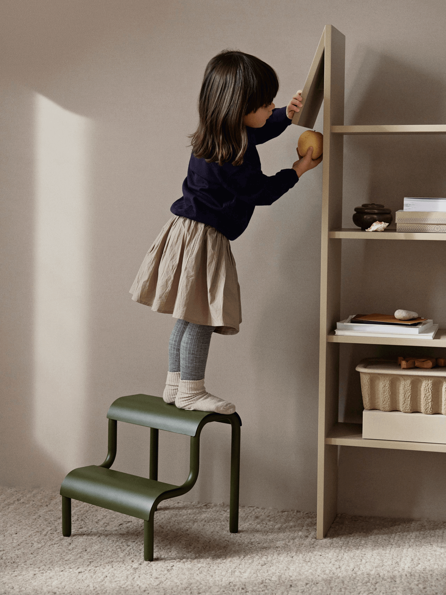 Stołek Up Step Stool Ferm Living BEBE Concept 