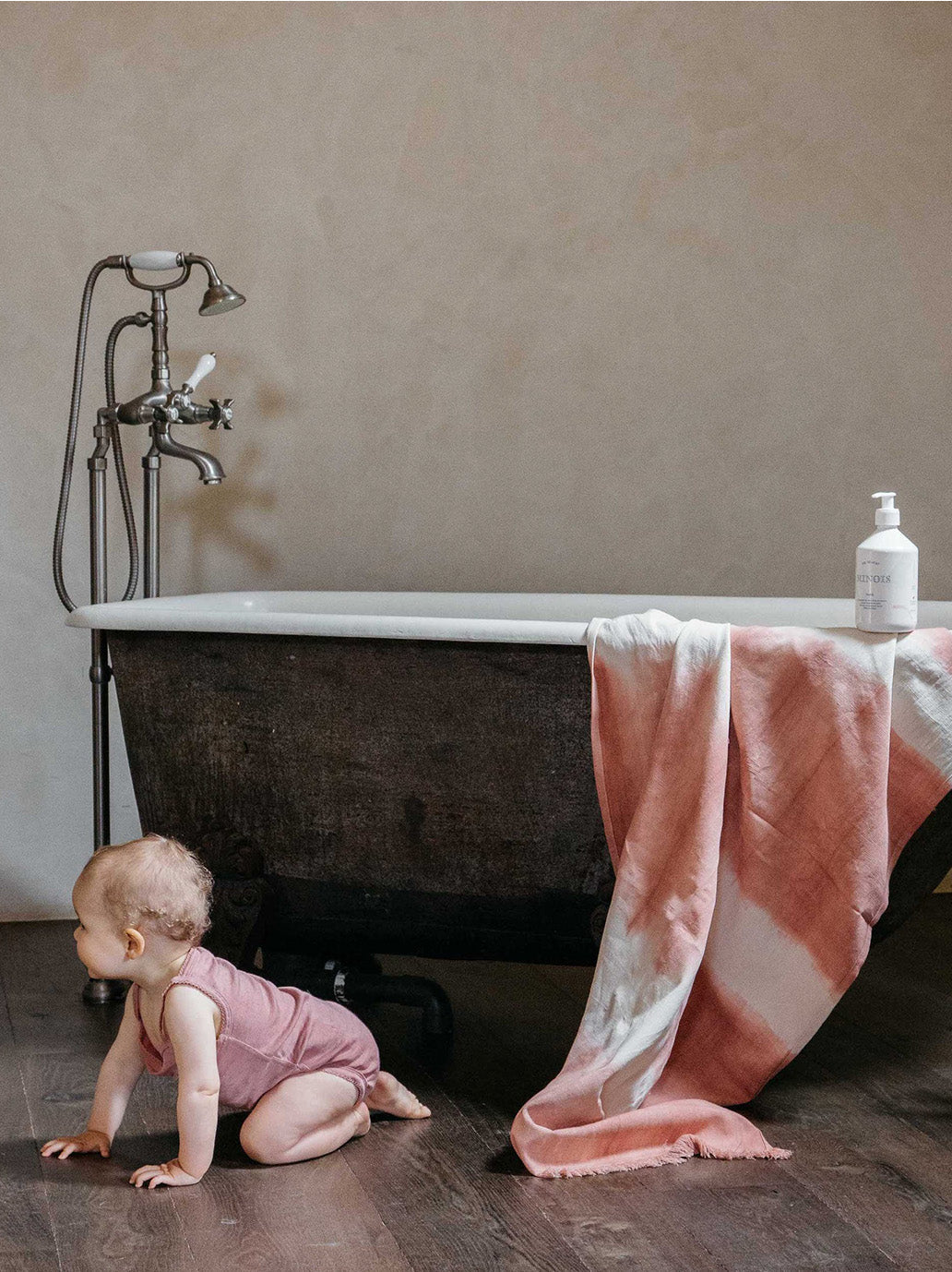 Delikatny żel do mycia ciała i włosów Minois BEBE Concept 