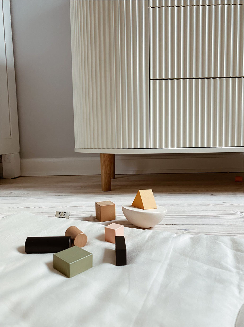 Drewniana komoda Kai Dresser Kas Kopenhagen BEBE Concept 