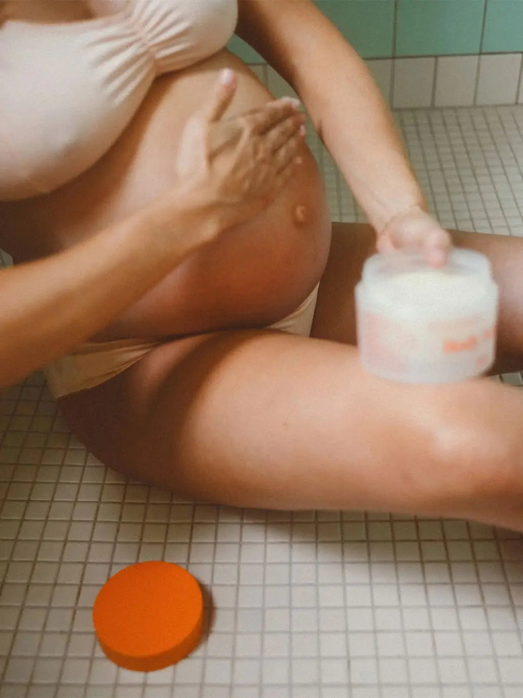 Rewitalizujący peeling cukrowy dla Mam Body Scrub Lucy BEBE Concept 