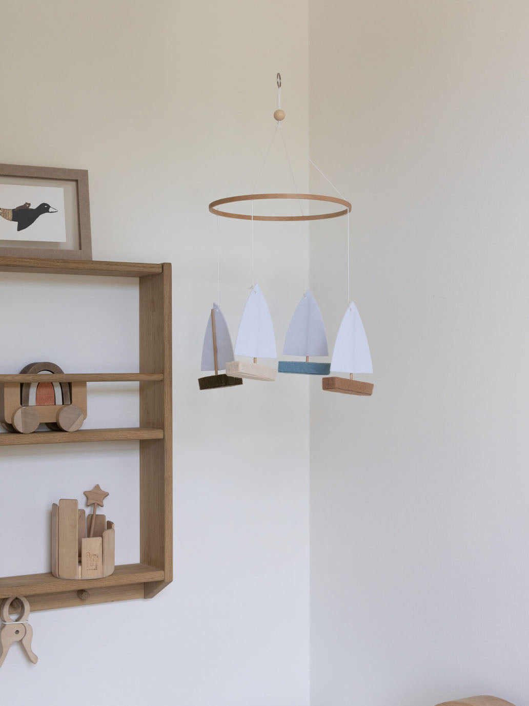 Dekoracyjny mobil Sailboats Kas Kopenhagen BEBE Concept 